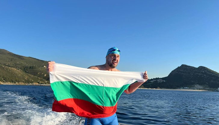 Той стана първият българин, преплувал Гибралтарския пролив без неопрен
