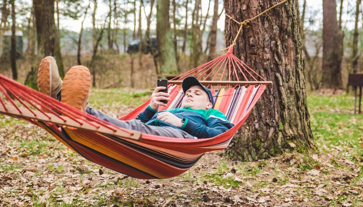 Официалните почивни дни и празници са 6 през целия месец Официалните почивни дни и празници са 6 през целия месец