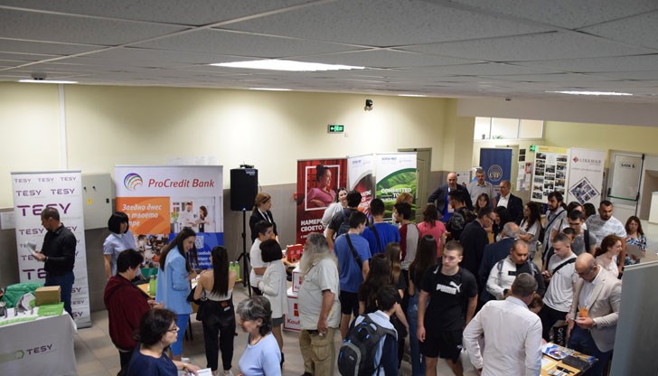 Двадесет и една работодателски организации се включиха днес в "Национални дни на кариерата" в Русенския университет