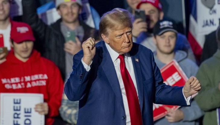 Човекът е горял в продължение на минути, преди да бъде изгасен с пожарогасител