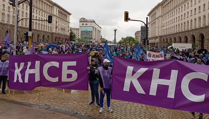 Работниците пристигнаха в столицата от различни краища на страната Работниците пристигнаха в столицата от различни краища на страната