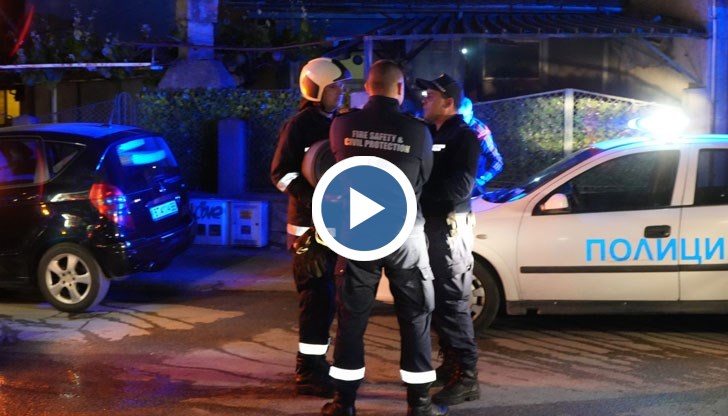 Полицаи извадиха възрастната жена през терасата