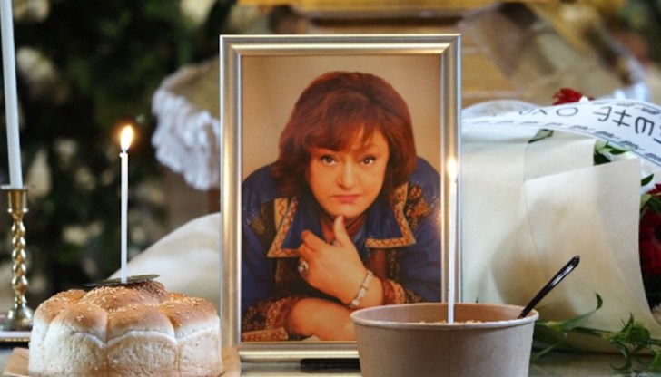 Поклонението пред тленните ѝ останки бе в столичния храм „Свети Седмочисленици“