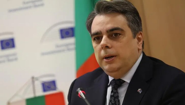 Видяхме, че и ГЕРБ и ДПС не са готови да предадат властта, заяви бившият финансов министър