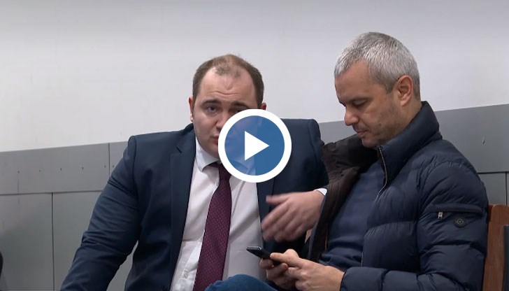 Причината са думите му, че ограничителните мерки заради пандемията от COVID-19 са пропаганда