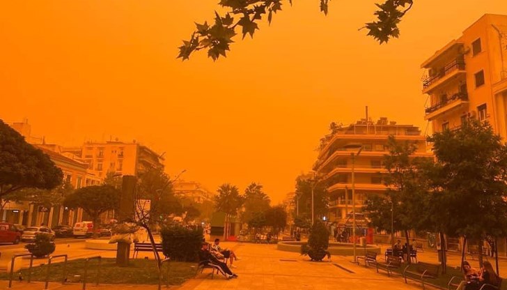 Прах от Сахара оцвети пейзажа