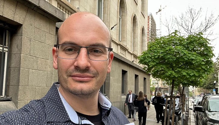 Отведен е с патрулка от болница &quot;Пирогов&quot;, където си е вадил медицинско свидетелство