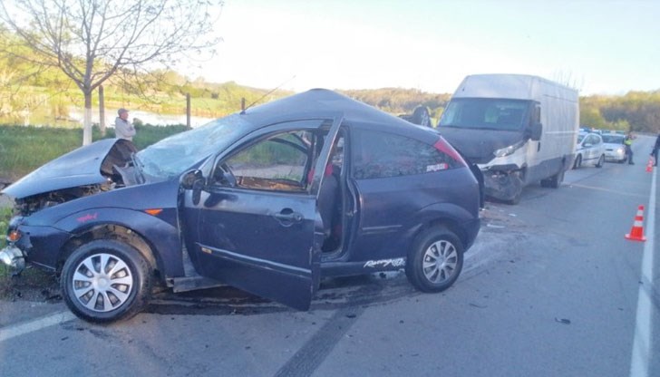 30-годишната жена от Ветово е с комоцио, а 24-годишната жена от село Бъзън с фрактура на лумбален прешлен