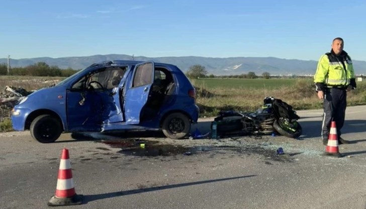 Удариха се мотор и кола на изхода на село Скутаре Удариха се мотор и кола на изхода на село Скутаре