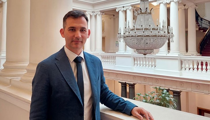 скосяване и тактилни ивици на кръстовището бул. "Цар Освободител" с бул. "Съединение" и ул. "Петко Д. Петков" скосяване и тактилни ивици на кръстовището бул. "Цар Освободител" с бул. "Съединение" и ул. "Петко Д. Петков"