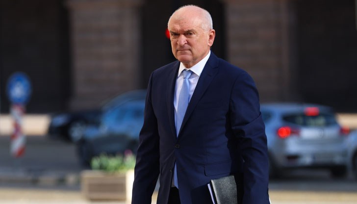 Следва церемония по приемственост в изпълнителната власт в Министерския съвет Следва церемония по приемственост в изпълнителната власт в Министерския съвет