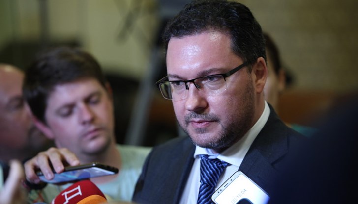 В правителството има представители и на ПП-ДБ, не един и двама, допълни депутатът от ГЕРБ