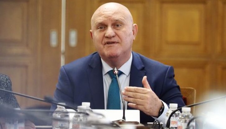 Решението дойде след като кметове от десетки градове в страната вече издадоха заповеди Решението дойде след като кметове от десетки градове в страната вече издадоха заповеди