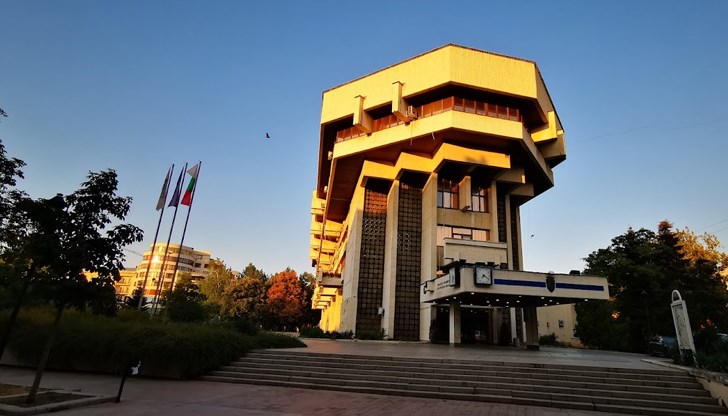 Кандидатите трябва да имат минимум 3 години професионален опит Кандидатите трябва да имат минимум 3 години професионален опит