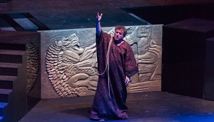 Внушителната постановка ще въведе публиката в далечния, екзотичен и мистериозен свят на древния Вавилон Внушителната постановка ще въведе публиката в далечния, екзотичен и мистериозен свят на древния Вавилон