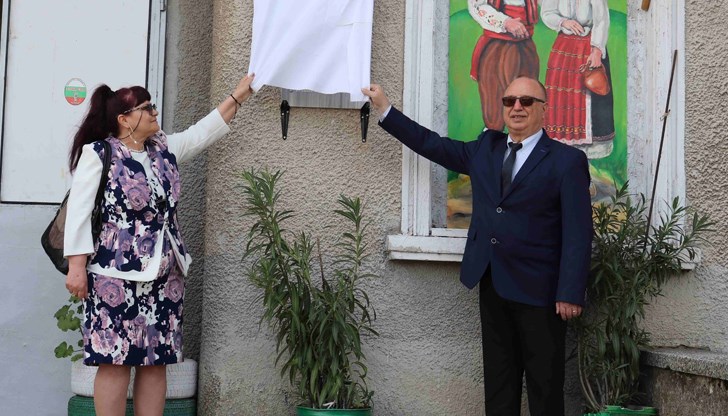 Възпоменателна плоча на писателя Иван Коларов бе открита днес в село Обретеник, община Борово