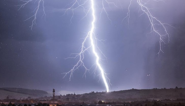 Природното явление е поразило ел. табло
