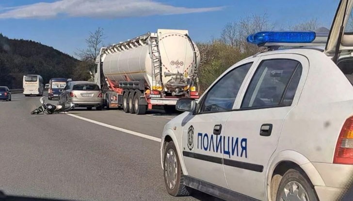 Причината е удар между мотор и ТИР