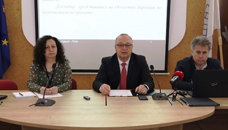 На заседание на областната епизоотична комисия стана ясно, че няма огнища на заболяването нито в Русенско, нито в Гюргево