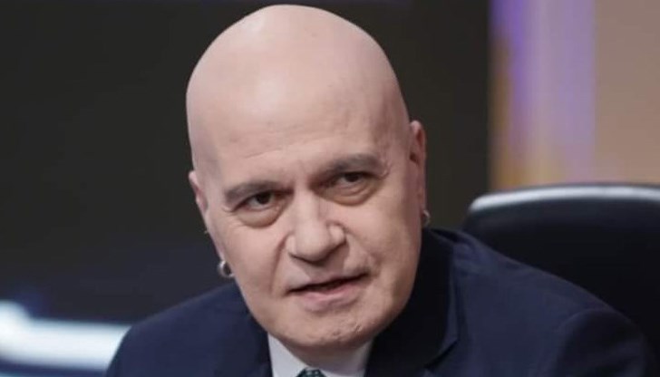 На гърба на монетата ГЕРБ и ДПС, а на лицето на монетата ПП и ДБ, написа Слави Трифонов