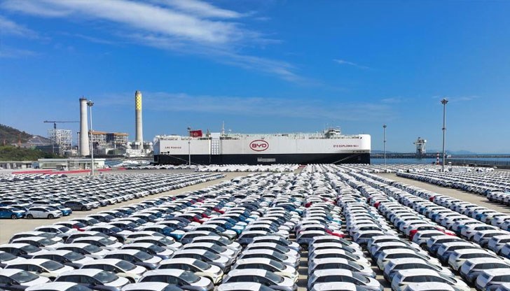 В Германия автомобилната индустрия гледаше със свито сърце преди дни как 200-метровият кораб на BYD достави 3000 електромобила