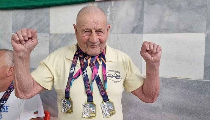Тодор Керчев спечели наградата за най-възрастен състезател на турнира по плуване