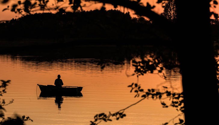 Инспектори погнаха нарушителите, които не спазват забраната за риболов в тъмната част на денонощието