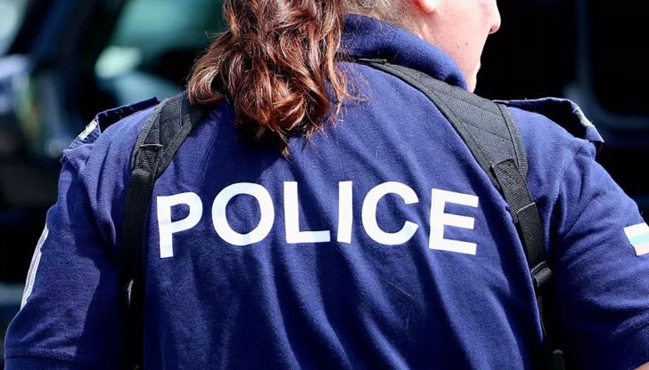 Пострадалата служителка на реда е транспортирана в болница Пострадалата служителка на реда е транспортирана в болница