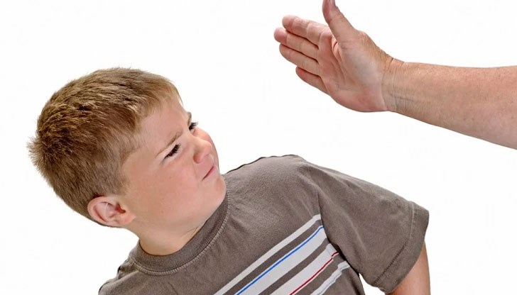 Отправили са му закана за саморазправа и са му ударили шамар