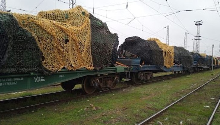 Нова партида, на която се виждат голям брой български БТР-и, замина за Украйна