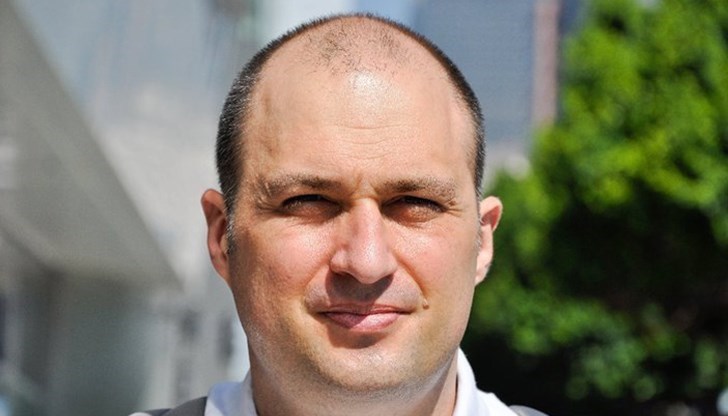 Много съм удовлетворен от публичното му изявление, но това повдига няколко въпроса