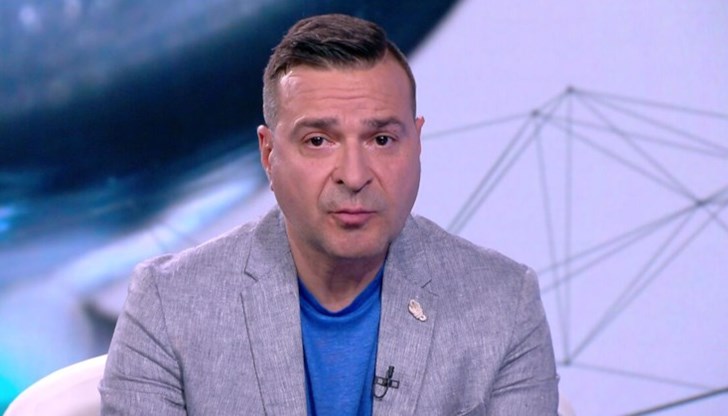По думите на журналиста вътрешният министър Калин Стоянов също трябва да подаде оставка