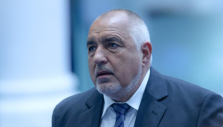 Едно от двете платна на Околовръстното е асфалтирано, другото е оставено за втория мандат, каза лидерът на ГЕРБ на среща със симпатизанти