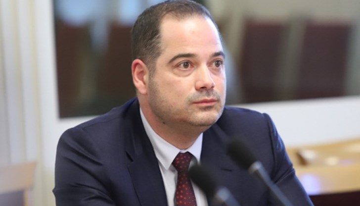 Не виждам защо се правят внушения, че едва ли не Министерството на вътрешните работи няма да се справи с изборите, каза още той Не виждам защо се правят внушения, че едва ли не Министерството на вътрешните работи няма да се справи с изборите, каза още той