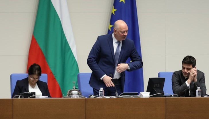 129 депутати гласа "за" отстраняването му от лидерския пост в Народното събрание 129 депутати гласа "за" отстраняването му от лидерския пост в Народното събрание