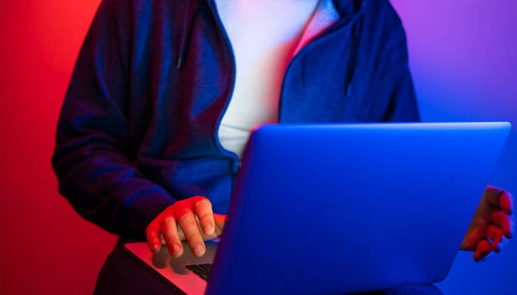 22-годишният мъж е извършвал видео и текстови секс-чатове с различни лица, сред които и деца 22-годишният мъж е извършвал видео и текстови секс-чатове с различни лица, сред които и деца