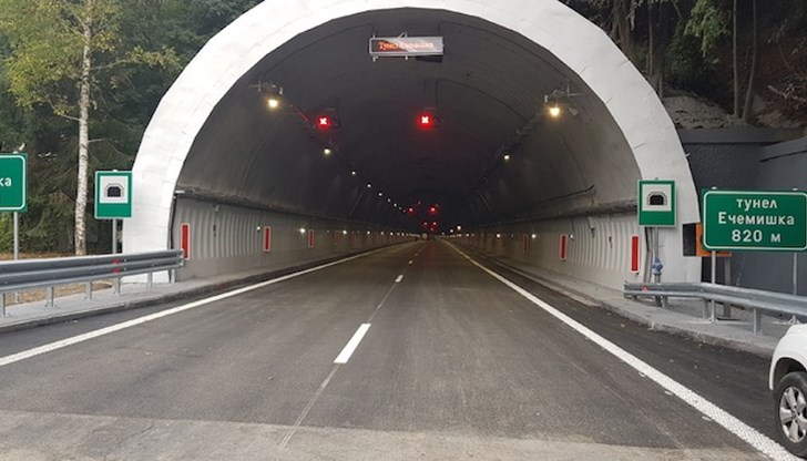 Видео показва как глас обявява спешен проблем в съоръжението на магистрала "Хемус", но не казва какво да се направи