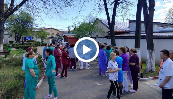 Медиците от над 300 болници протестираха срещу "недостатъчното" увеличение на заплатите, предложено от правителството