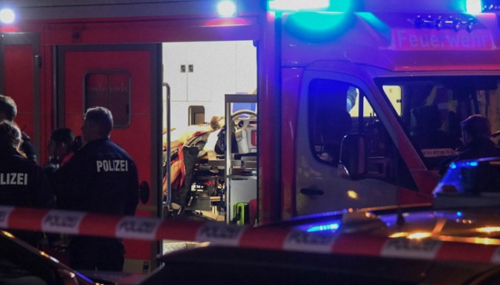 На видеозапис от мобилен телефон се вижда как детето намушква мъжа с нож На видеозапис от мобилен телефон се вижда как детето намушква мъжа с нож