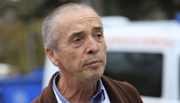 С тях пазим околните от заразяване, обясни лекарят