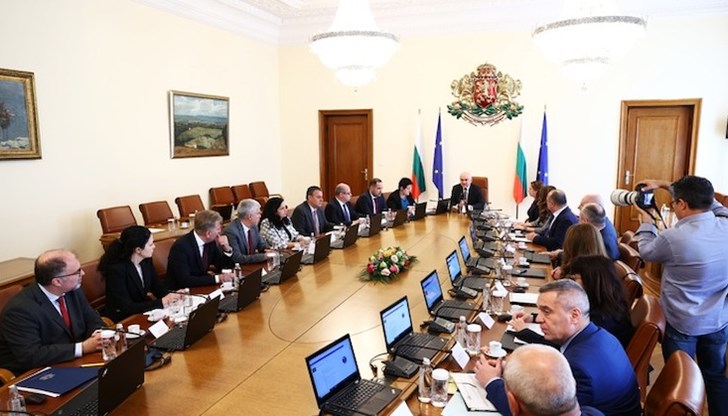 Служебният вицепремиер ​Людмила Петкова оглави два съвета