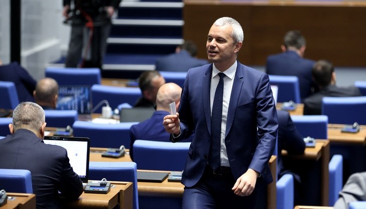 Причината е отказът да бъде допусната точка за гласуване на вот на недоверие на служебния кабинет