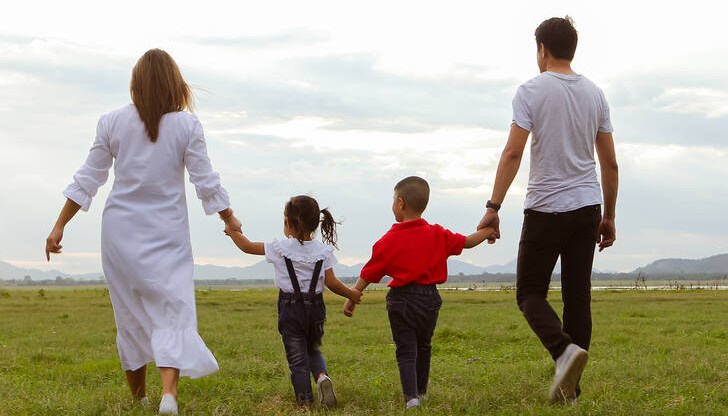 От кандидатите се изисква да са в добро здравословно състояние, да не са осъждани и лишавани от родителски права