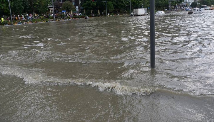 Безпрецедентният потоп предизвика хаос в страната
