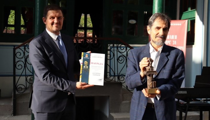 Призът му бе връчен от кмета на Хасково