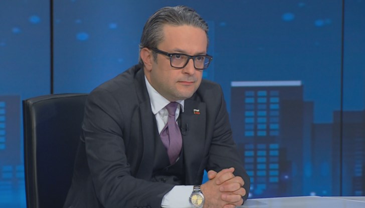 Според него Калин Стоянов не е изпълнявал партийните поръчения на Кирил Петков