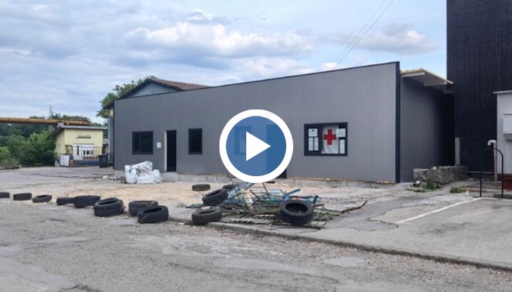 Тя се намира в района на Товарна гара