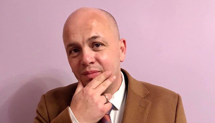 Кукла на конци на Пеевски. Още ми е трудно да го повярвам