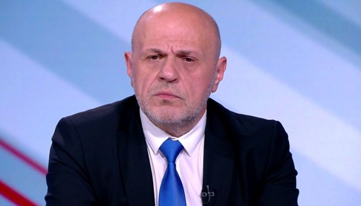 По думите му амбицията на ПП-ДБ министърът на вътрешните работи Калин Стоянов да бъде премахнат е съмнителна