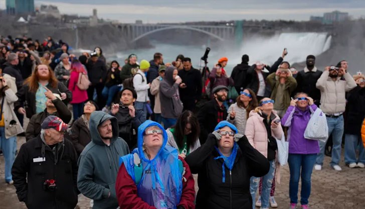 Луната скри изцяло Слънцето за 4 минути